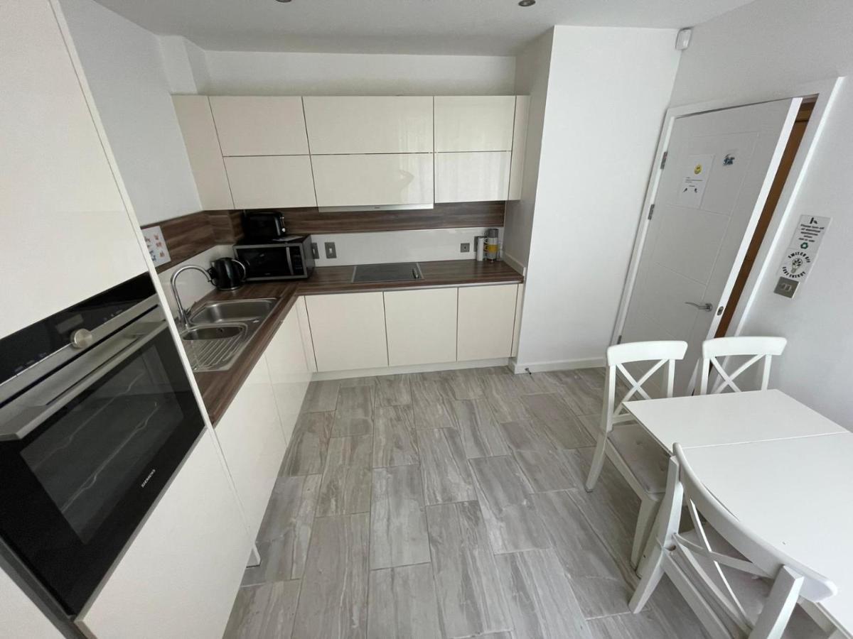 London Stratford Luxury House, 5 Minutes Walk Station, Westfield, 3 Bedrooms 3 Bathrooms, Reception, Garden, Parking Экстерьер фото