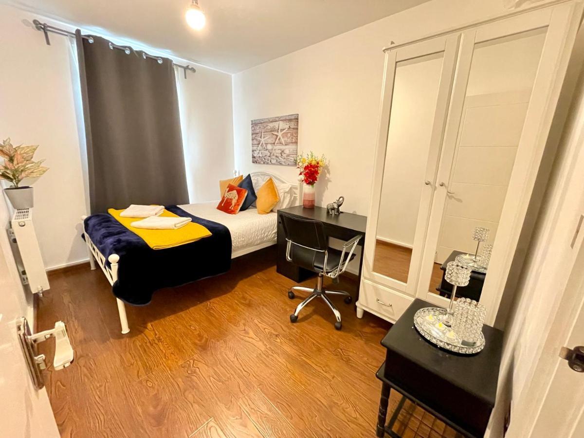 London Stratford Luxury House, 5 Minutes Walk Station, Westfield, 3 Bedrooms 3 Bathrooms, Reception, Garden, Parking Экстерьер фото