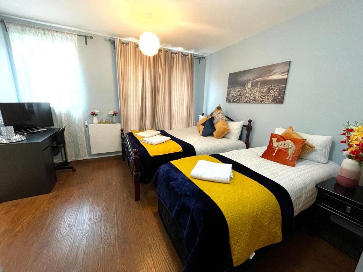 London Stratford Luxury House, 5 Minutes Walk Station, Westfield, 3 Bedrooms 3 Bathrooms, Reception, Garden, Parking Экстерьер фото