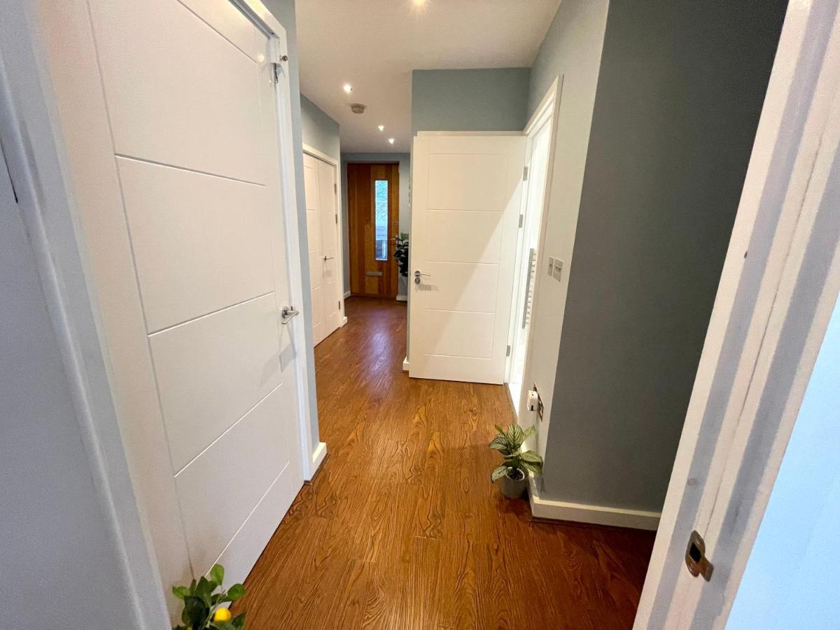 London Stratford Luxury House, 5 Minutes Walk Station, Westfield, 3 Bedrooms 3 Bathrooms, Reception, Garden, Parking Экстерьер фото
