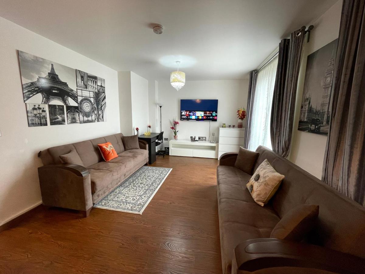 London Stratford Luxury House, 5 Minutes Walk Station, Westfield, 3 Bedrooms 3 Bathrooms, Reception, Garden, Parking Экстерьер фото