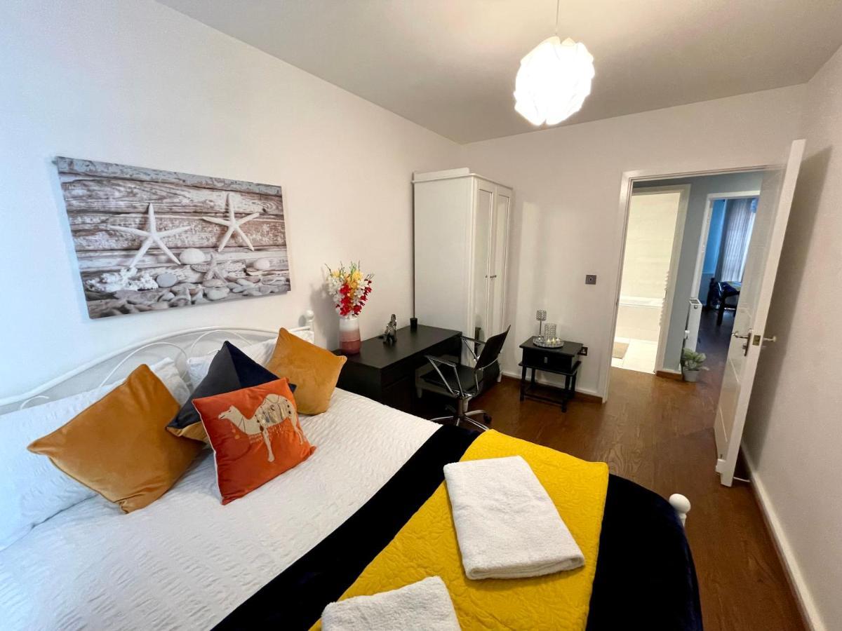 London Stratford Luxury House, 5 Minutes Walk Station, Westfield, 3 Bedrooms 3 Bathrooms, Reception, Garden, Parking Экстерьер фото