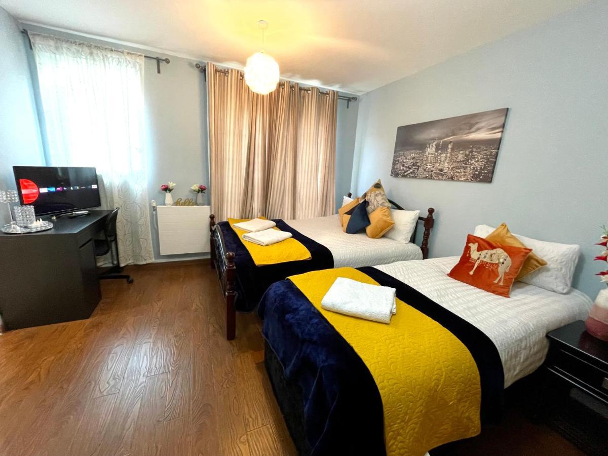 London Stratford Luxury House, 5 Minutes Walk Station, Westfield, 3 Bedrooms 3 Bathrooms, Reception, Garden, Parking Экстерьер фото