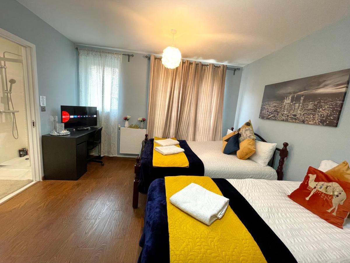 London Stratford Luxury House, 5 Minutes Walk Station, Westfield, 3 Bedrooms 3 Bathrooms, Reception, Garden, Parking Экстерьер фото