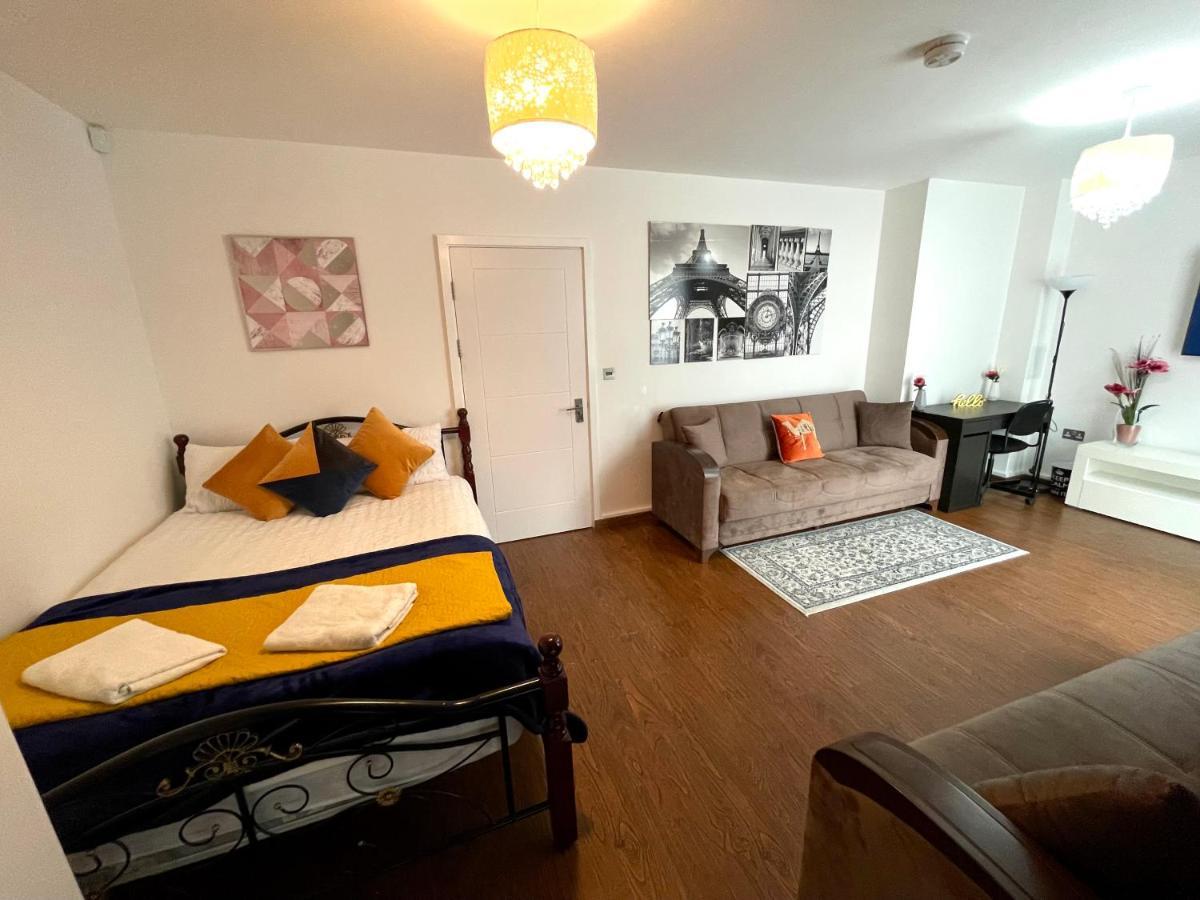 London Stratford Luxury House, 5 Minutes Walk Station, Westfield, 3 Bedrooms 3 Bathrooms, Reception, Garden, Parking Экстерьер фото