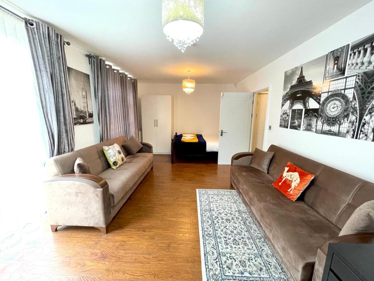 London Stratford Luxury House, 5 Minutes Walk Station, Westfield, 3 Bedrooms 3 Bathrooms, Reception, Garden, Parking Экстерьер фото
