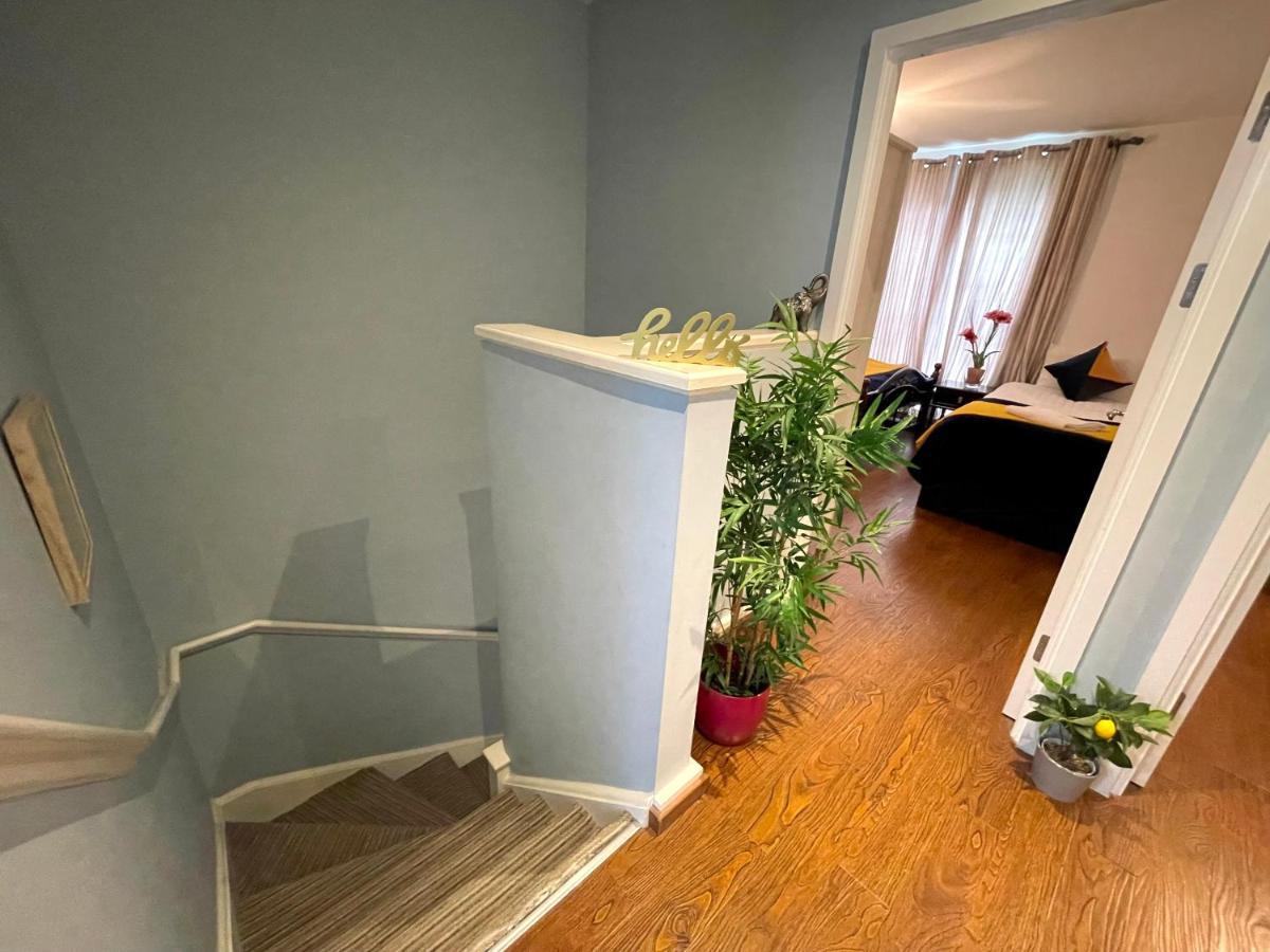 London Stratford Luxury House, 5 Minutes Walk Station, Westfield, 3 Bedrooms 3 Bathrooms, Reception, Garden, Parking Экстерьер фото