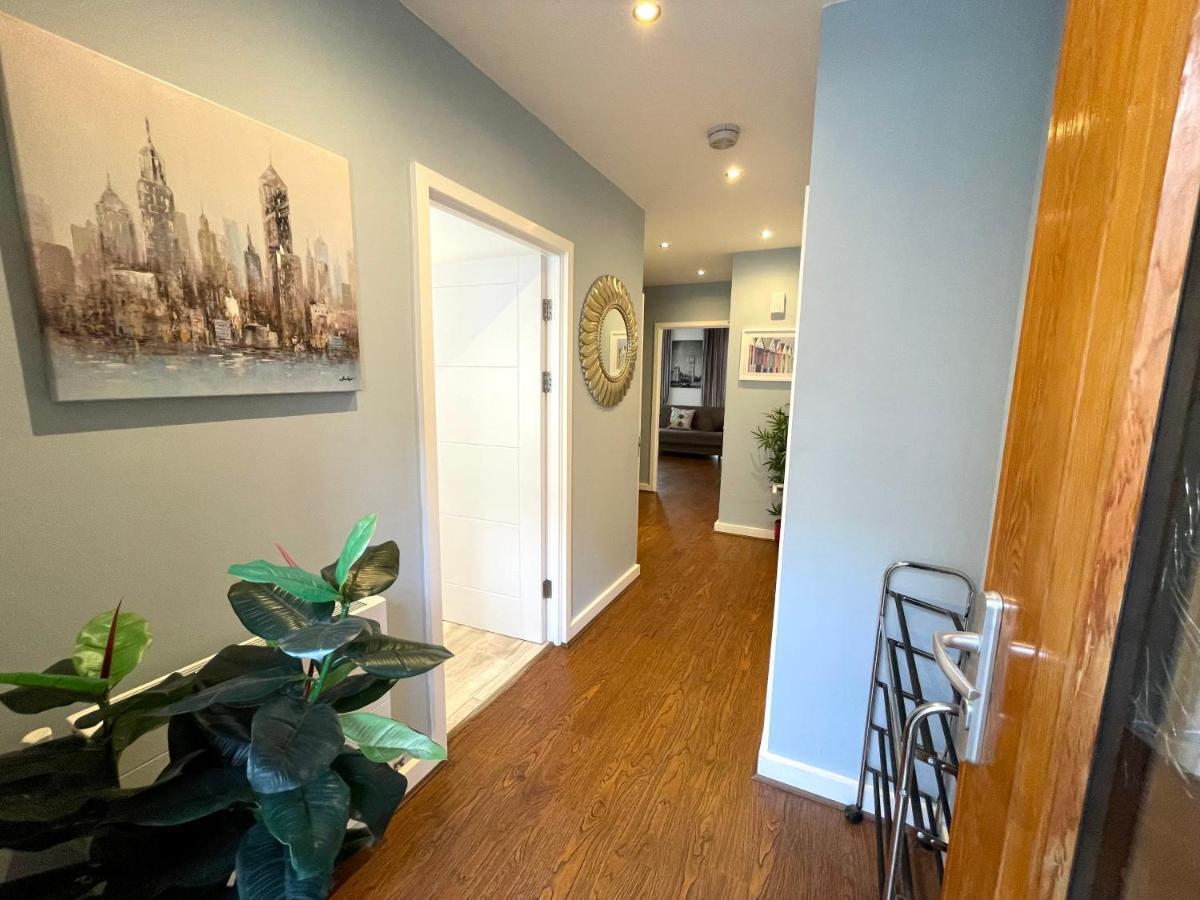London Stratford Luxury House, 5 Minutes Walk Station, Westfield, 3 Bedrooms 3 Bathrooms, Reception, Garden, Parking Экстерьер фото