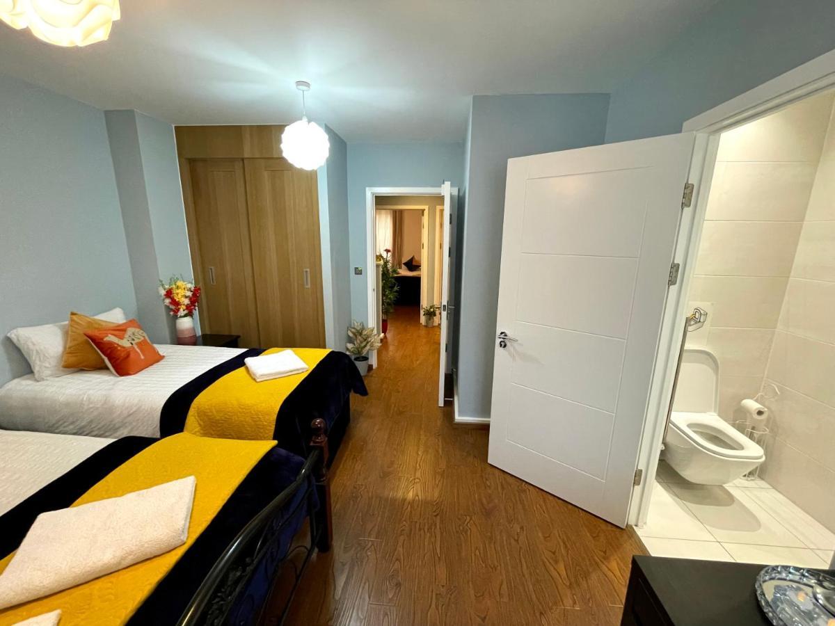 London Stratford Luxury House, 5 Minutes Walk Station, Westfield, 3 Bedrooms 3 Bathrooms, Reception, Garden, Parking Экстерьер фото