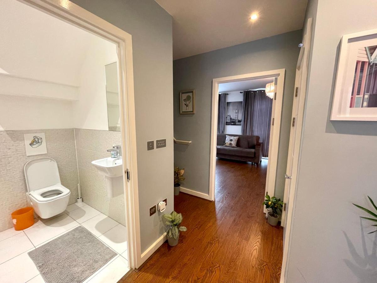 London Stratford Luxury House, 5 Minutes Walk Station, Westfield, 3 Bedrooms 3 Bathrooms, Reception, Garden, Parking Экстерьер фото
