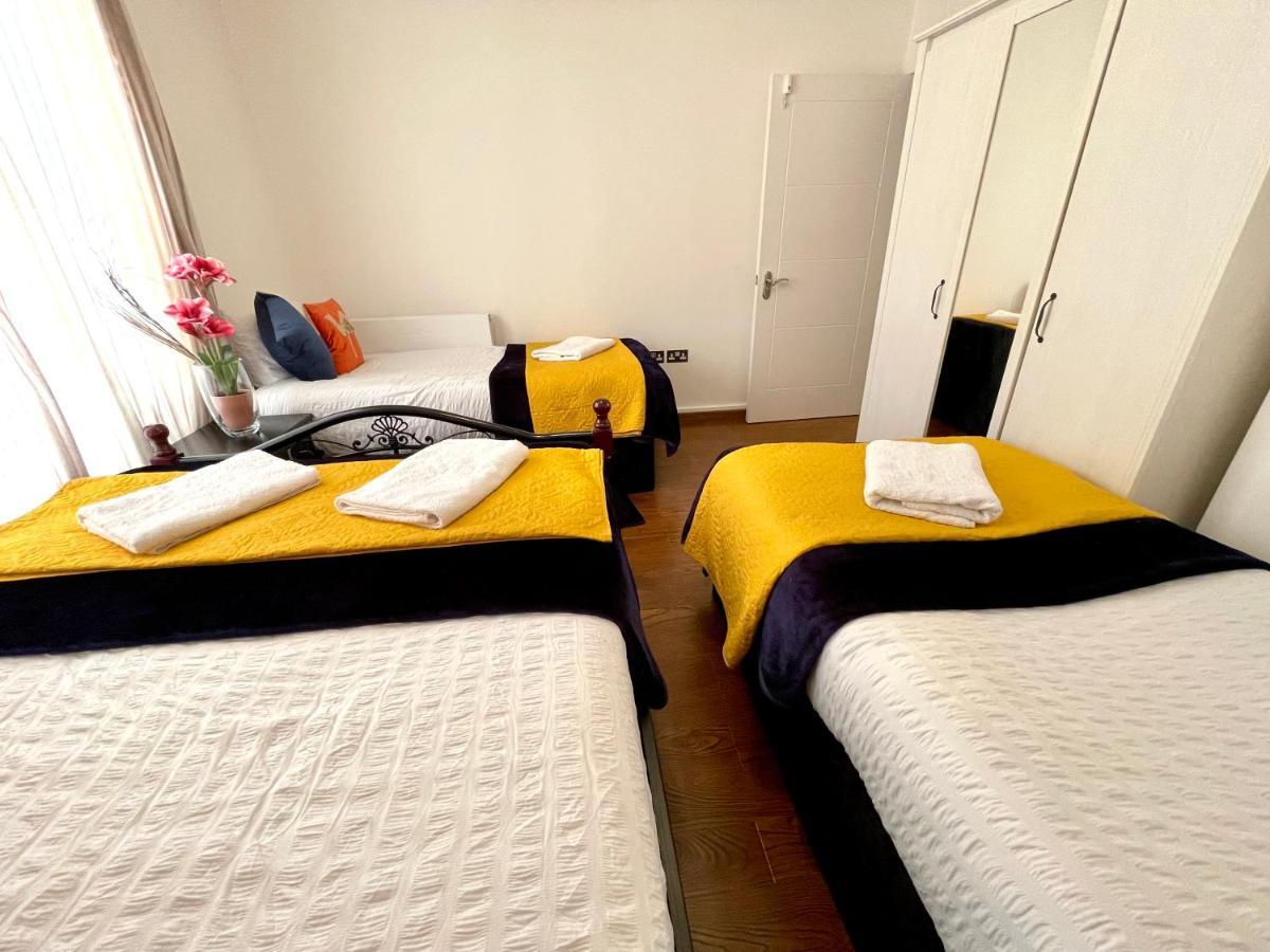 London Stratford Luxury House, 5 Minutes Walk Station, Westfield, 3 Bedrooms 3 Bathrooms, Reception, Garden, Parking Экстерьер фото