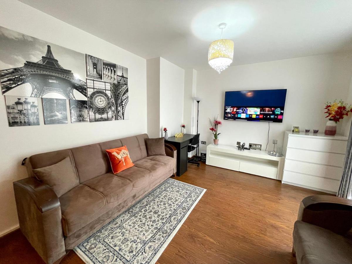 London Stratford Luxury House, 5 Minutes Walk Station, Westfield, 3 Bedrooms 3 Bathrooms, Reception, Garden, Parking Экстерьер фото