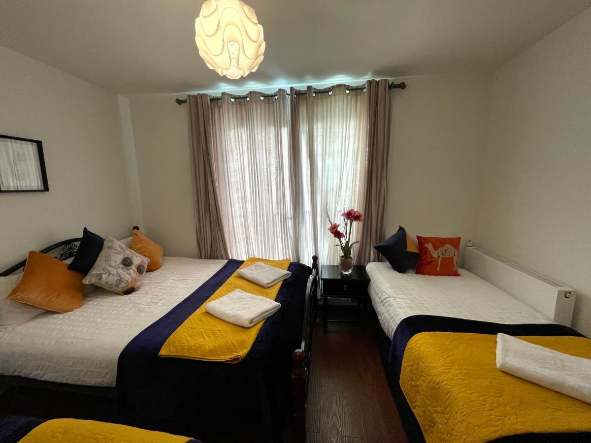 London Stratford Luxury House, 5 Minutes Walk Station, Westfield, 3 Bedrooms 3 Bathrooms, Reception, Garden, Parking Экстерьер фото